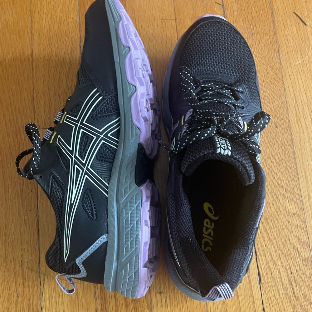 ASICS gel venture 8